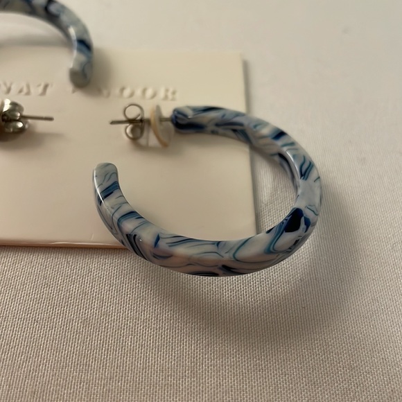 Boutique Earrings - Picture 3 of 5